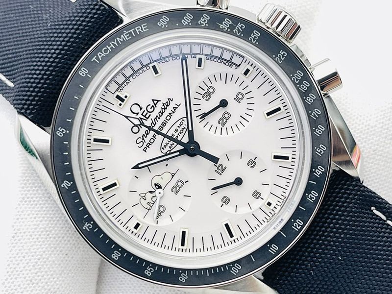 オメガ スピードマスター 偽物 プロフェッショナル スヌーピーアワード リミテッド 40mm 311.32.42.30.04.003