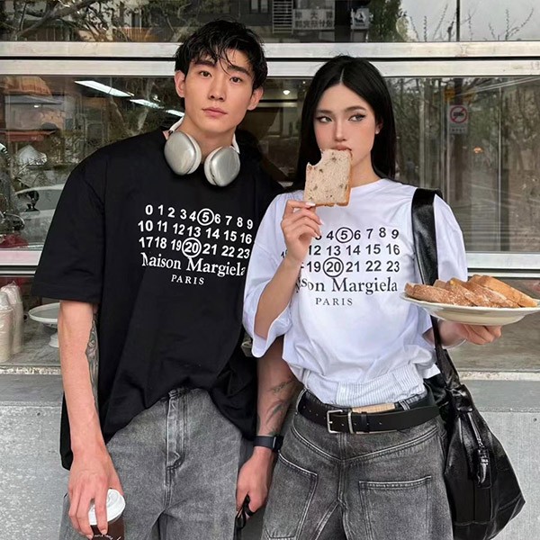 一目惚れ♪メゾンマルジェラ 520 ロゴTシャツ コピー 2色 Mau28234